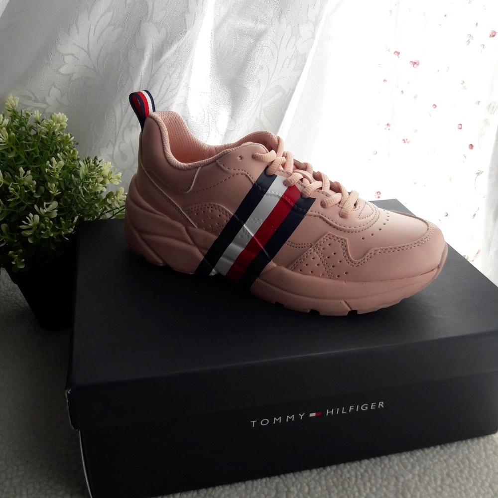 Tommy Hilfiger sneakers NWT